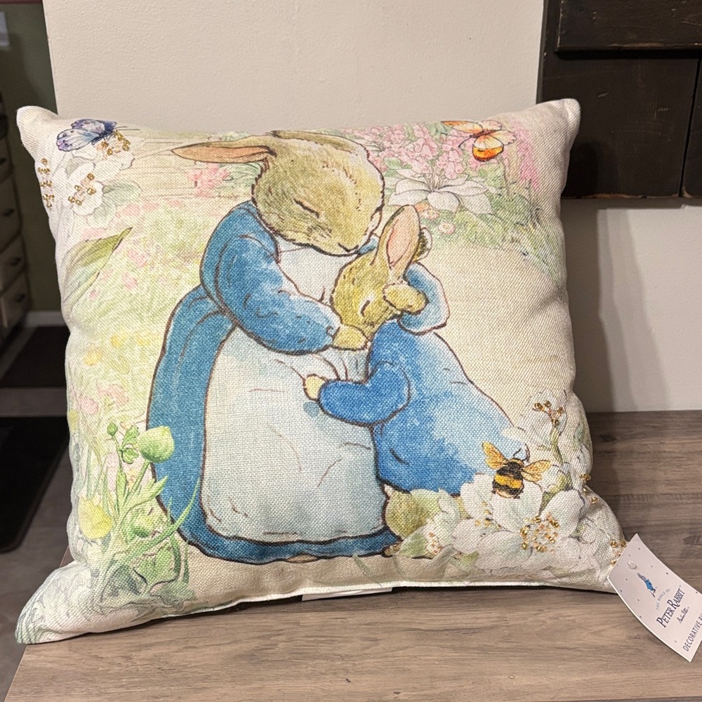 NWT! BEATRIX POTTER PETER RABBIT & MOTHER DECORATIVE FAUX LINEN THROW PILLOW - Picture 2 of 11